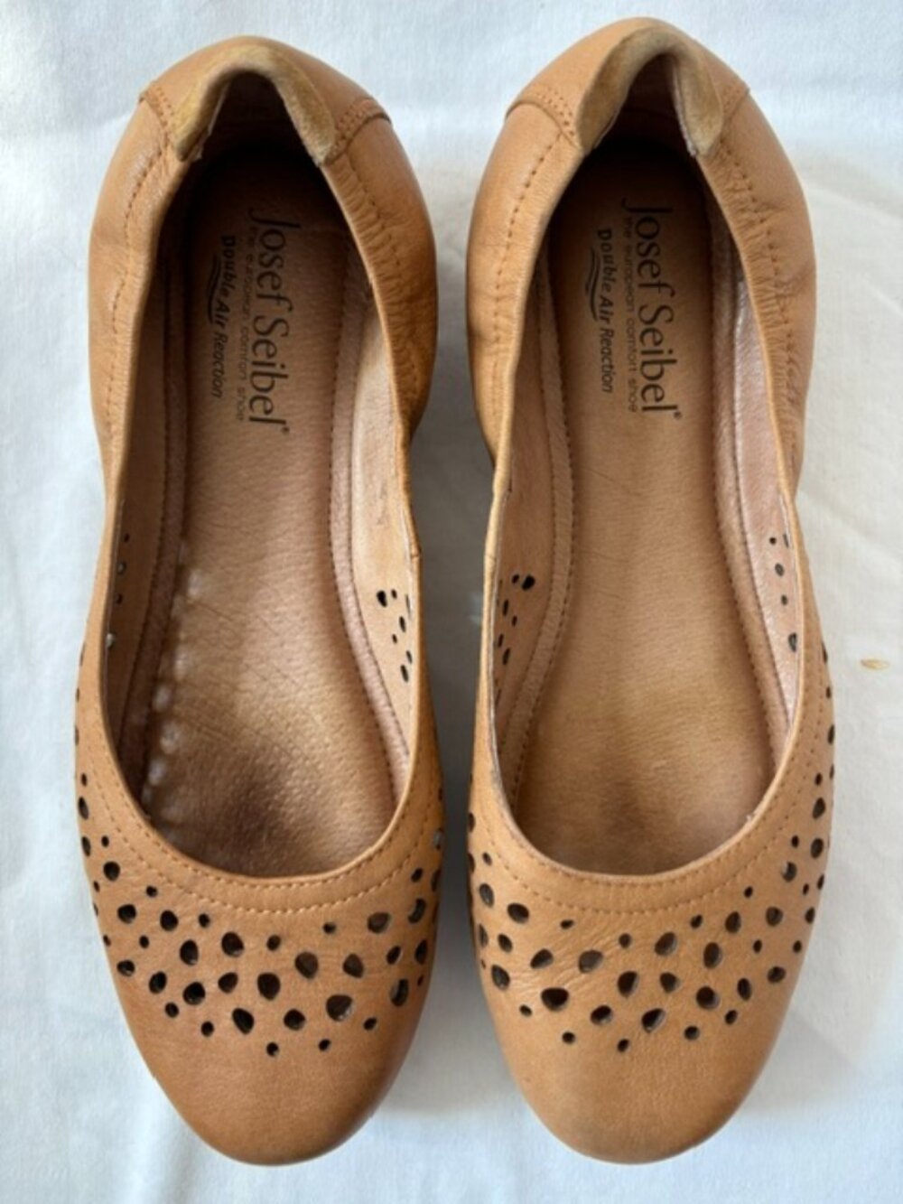 Joseph Seibel Pippa Perforated Leather Ballet Flat in Honey Brown Size 38 (7.5)